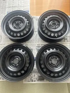 春の大セール【新品】ヤリス スチールホイールとホイールキャップ4本