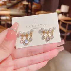 【新品】人工パール 4連 きれい系 ピアス