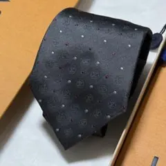美品 ルイヴィトン ネクタイ モノグラム グレー シルク100% M70359 美品 ルイヴィトン ネクタイ モノグラム グレー シルク100% M70359