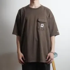 Columbia ポケット付きビッグシルエットTシャツ ブラウン/CZ6