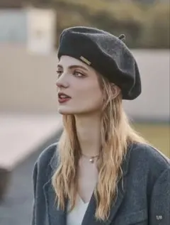 ウール製 黒 ベレー帽 ロゴ付き