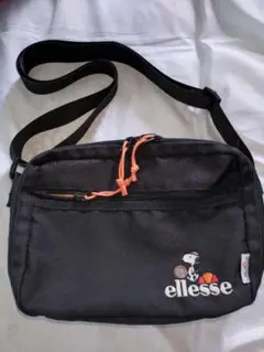 早期処分　ellesse　スヌーピーコラボ　ショルダーバッグ　斜め掛けのサムネイル