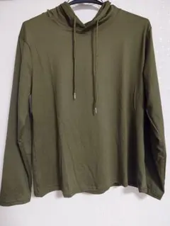 カーキ Tシャツ