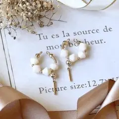 ホワイトソロバン型ビーズのイヤーカフ