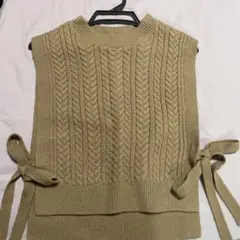 GU ニットベスト ベージュ