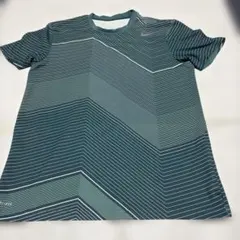 Nike ストライプデザイン Tシャツ