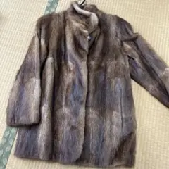 ブラウン 毛皮コート 肩幅50cm 着丈73cm 袖丈98cm