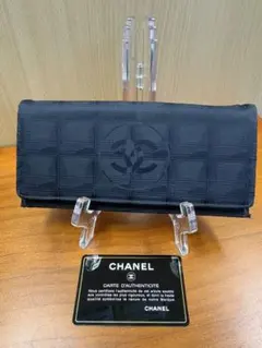 CHANELニュートラベルライン長財布
