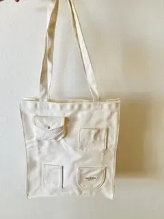 お値下げしました‼️CHANEL ホワイト ポケット付きトートバッグ