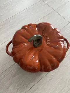 staub ストウブ パンプキン ココット シナモン 24センチのサムネイル