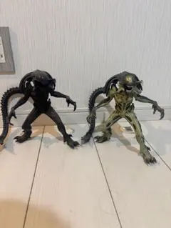 エイリアンフィギュア 黒と緑 2体セット。最後の値下げです