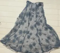 NICE CLAUPナイスクラップ　花柄刺繍 チュール フレアロングスカートのサムネイル