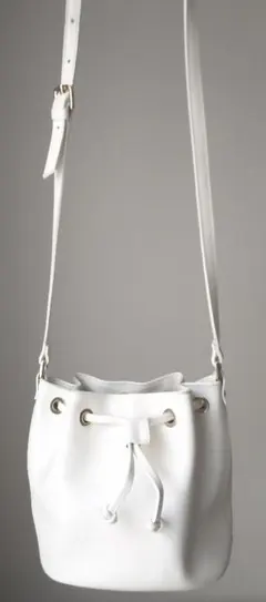 ジャンニノターロの白ショルダーバッグ