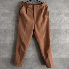 GU ストレッチテーパードパンツ