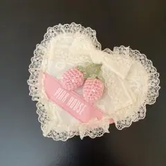 ハートコサージュ　イチゴモチーフ