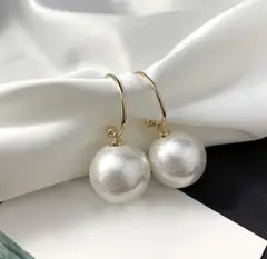 即購入◎ 大ぶり　お洒落　ホワイトパール　フープピアス　大人可愛い　シンプル