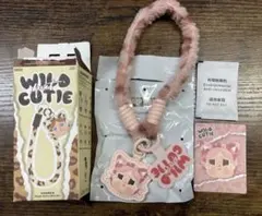 CRYBABY Wild but Cutie フォンチャームpink ネコ