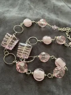 大ぶりピンクビーズのネックレス