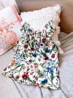 ZARAカラフルフラワーカットソーボタニカル 春夏コーデ 派手かわ オフショル
