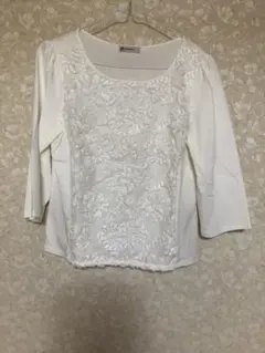 ホワイト 花柄刺繍 長袖トップスのサムネイル
