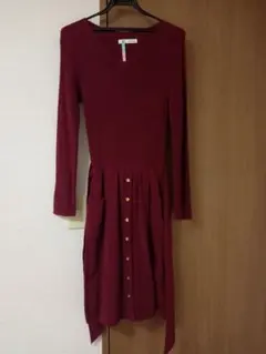 バーガンディ Vネック 長袖 ニットワンピース