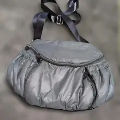 グレーよりのカーキ ナイロンショルダーバッグ