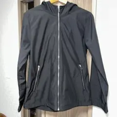 ナイロンジャケット 黒 フード付き