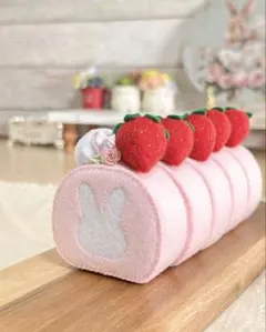 ロールケーキ１点　フェルトケーキのサムネイル