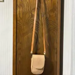 ミニレザーショルダーバッグ ベージュ　本革ポシェット　ミニバッグ