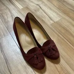 バーガンディ タッセル付きパンプス REGAL