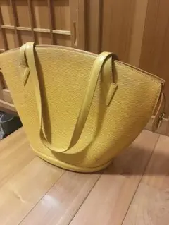 ルイヴィトンのエピレザーバッグ