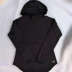 New Balance フード付き ブラック トップス