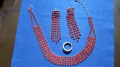 赤いビーズ装飾のジュエリーセット