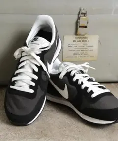NIKE インターナショナリスト ブラック 27.0cmのサムネイル