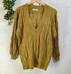 美品 日本製 М ウール100 マスタード ケーブル編み Vネックセーター