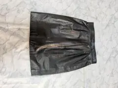 黒 レザータイトスカート