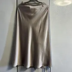 ユニクロ　サテンスカート