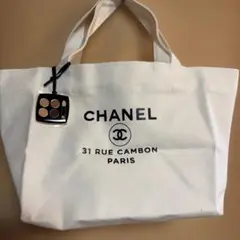 【CHANEL】ノベルティミニトートバッグ白　中東地域限定　チャーム付(正規品)