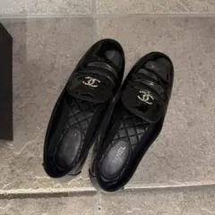 CHANEL ブラック エナメル ローファー