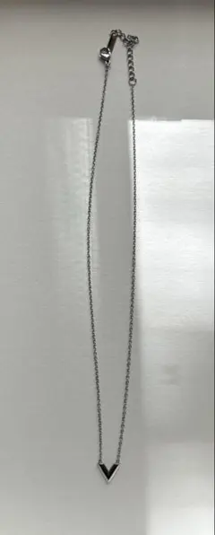 V字型シルバーネックレス
