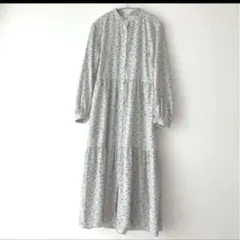小花柄　長袖ティアードワンピース　GU 水色　フレア