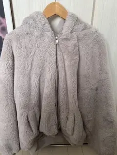 フード付き少し厚めグレーのボアジャケット