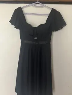 黒いフリル袖ワンピース水着