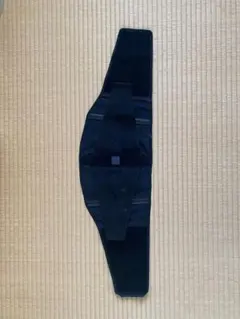 黒い腰痛サポートベルト