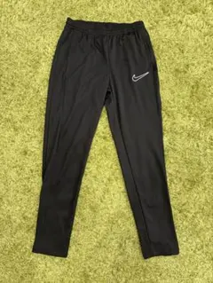 Nike ブラック ロングパンツ スリムフィット ①