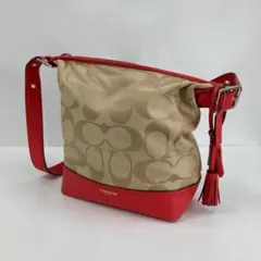 COACH ライトベージュ・レッド シグネチャー チャーム フリンジ 21149