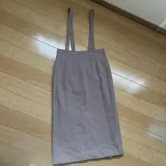 ナチュラルビューティーべーシック　ストラップ付きウールタイトスカート