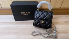 あ*み様 CHANEL 非売品　ノベルティ ショルダーバッグ　チャーム　キルト 訳あり】ショルダーバッグ チャーム付き ノベルティ - メルカリ