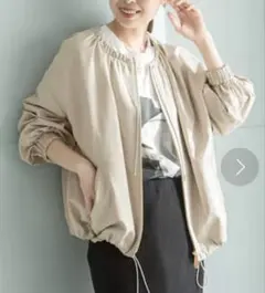 Noble 美品 ギャザーオーバーサイズブルゾン ベージュ 38（M）のサムネイル