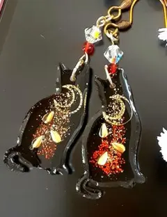 三日月猫　スワロフスキー　オリジナル　アレルギー対応ピアス　ハンドメイド